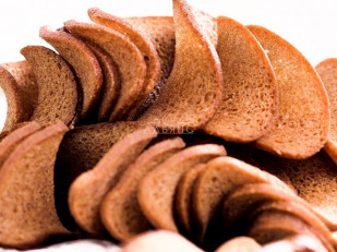 Сухарики с малосольным огурчиком: Ресторанные гренки с чесноком