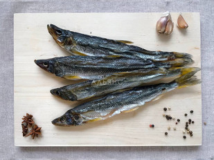 Лаваш со вкусом холодца и хрена: Корюшка вяленая без икры