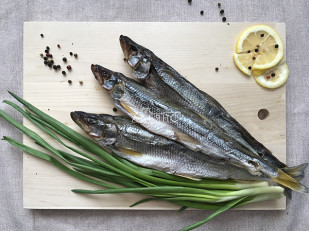 Лаваш со вкусом холодца и хрена: Корюшка вяленая с икрой