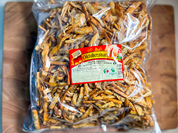 Нитка ЖАРЕНАЯ "Чеснок с зеленью" Oktobersnack 1 кг (сырный продукт) в Щелково