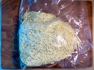 Фрайчизы со вкусом острый томат (100 гр.): Сырный продукт ФЕРМЕРСКИЙ паутинка  укроп/чеснок