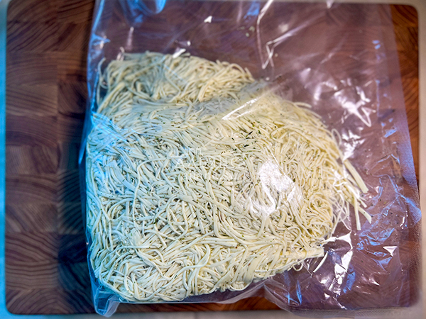 Сырный продукт ФЕРМЕРСКИЙ паутинка  укроп/чеснок в Щелково