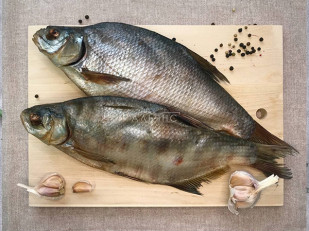 Лаваш со вкусом холодца и хрена: Лещ цимлянский вяленый