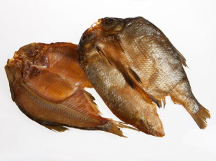 Бычок вяленый: Карась холодного копчения